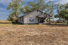 2126 Simecek Rd, Yorktown, TX 78164