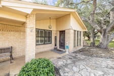 246 Royal Oaks #1, Yorktown, TX 78164