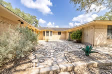 246 Royal Oaks #1, Yorktown, TX 78164