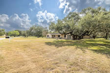 246 Royal Oaks #1, Yorktown, TX 78164