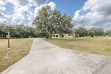 246 Royal Oaks #1, Yorktown, TX 78164