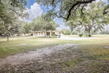 246 Royal Oaks #1, Yorktown, TX 78164