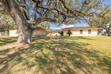 246 Royal Oaks #1, Yorktown, TX 78164