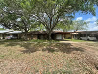 807 W. Tenth St., Yorktown, TX 78164