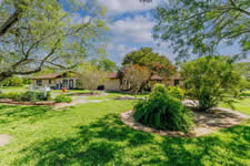 94 Crestview Rd., Yorktown, TX 78164