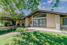 94 Crestview Rd., Yorktown, TX 78164